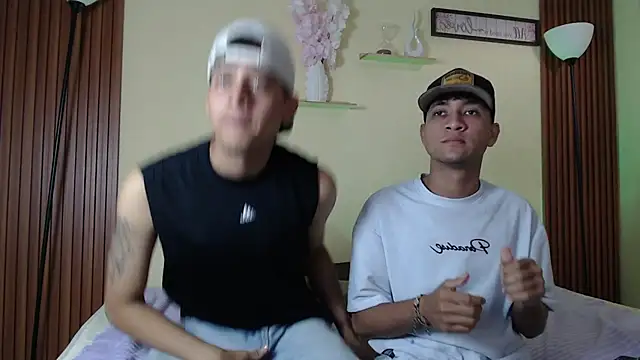 Snapshot of TwoHotTrouble_ chatting on 30, 3, 2026 TwoHotTrouble online show from 30, 3, 2026