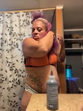 Snapshot of SHY_QUINN chatting on 4, 6, 2026 SHY QUINN online show from 4, 6, 2026