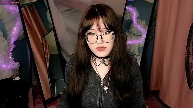 Laura  Wilson online show from 8, 4, 2026
