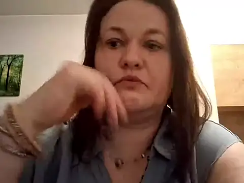 OpheliaMilf online show from 10, 4, 2026