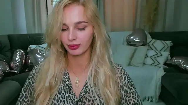 Snapshot of blonde__flirt chatting on 1, 4, 2026 blonde flirt online show from 1, 4, 2026