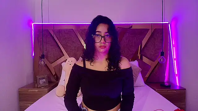 bella swwan  online show from 9, 6, 2026