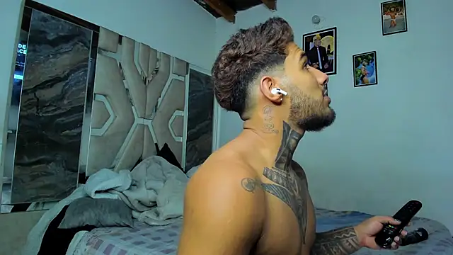 Snapshot of YoiPerezDj chatting on 1, 4, 2026 YoiPerezDj online show from 1, 4, 2026