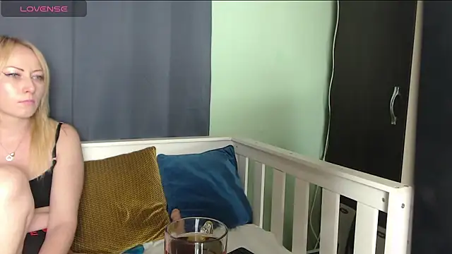 leilahotX online show from 29, 4, 2026