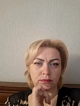 SylvieGold453 online show from 15, 4, 2026