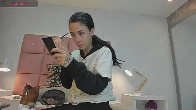 Snapshot of lhiamfitt10 chatting on 20, 6, 2026 lhiamfitt10 online show from 20, 6, 2026