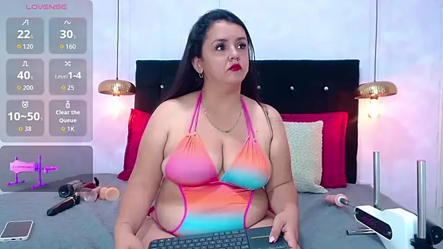 Snapshot of KeiraBrook chatting on 6, 4, 2026 KeiraBrook online show from 6, 4, 2026