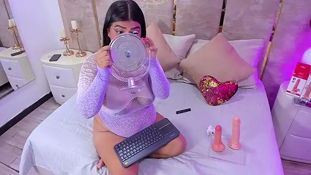 BellaWilliams  online show from 15, 7, 2026