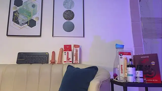 BellaWilliams  online show from 17, 7, 2026