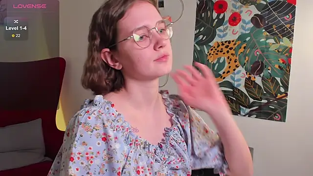 Snapshot of Mia_Moone chatting on 4, 4, 2026 Mia Moone online show from 4, 4, 2026