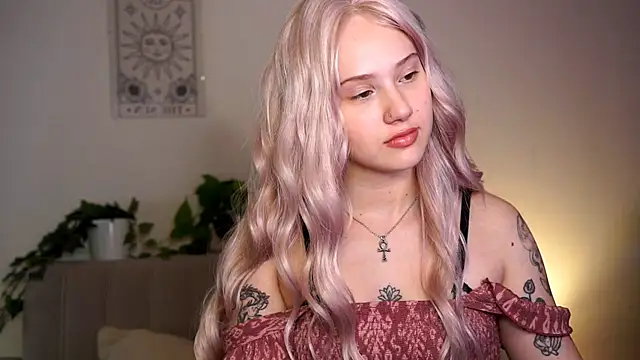 petite temptresss online show from 18, 4, 2026