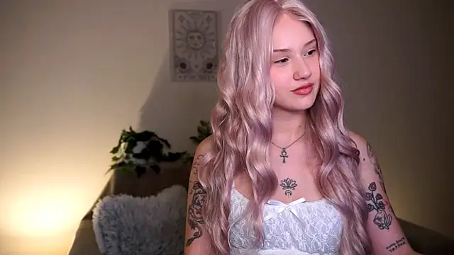 petite temptresss online show from 19, 4, 2026