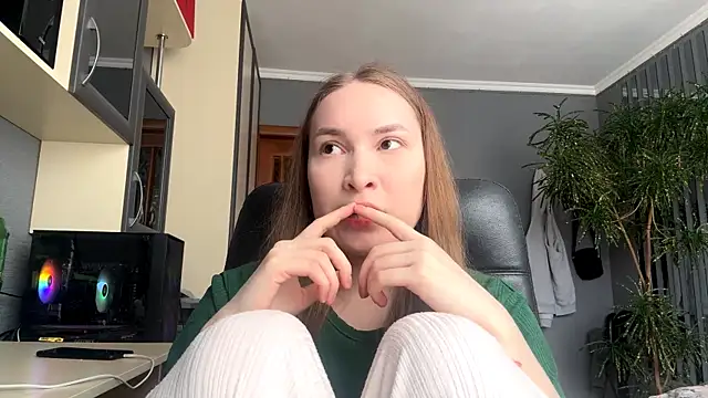 Milaissocute online show from 28, 4, 2026