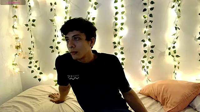 Naugthygamerboy online show from 17, 6, 2026
