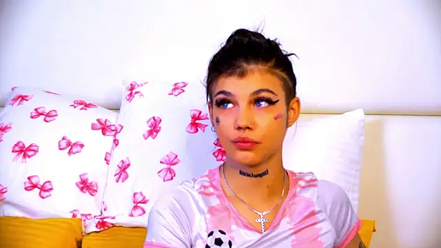 Snapshot of YasminnStorm chatting on 8, 6, 2026 YasminnStorm online show from 8, 6, 2026