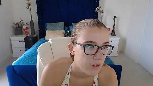 Yennyloves online show from 13, 7, 2026