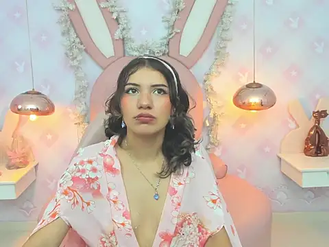 Snapshot of Miia_Desire chatting on 14, 4, 2026 Miia Desire online show from 14, 4, 2026