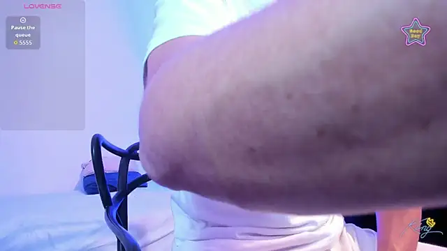 Snapshot of Axel__fierro chatting on 5, 4, 2026 Axel fierro online show from 5, 4, 2026