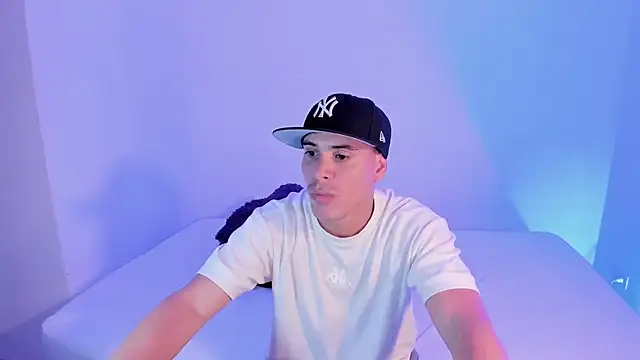 Snapshot of Axel__fierro chatting on 6, 4, 2026 Axel fierro online show from 6, 4, 2026