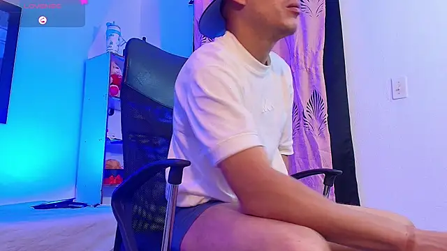 Snapshot of Axel__fierro chatting on 7, 4, 2026 Axel fierro online show from 7, 4, 2026