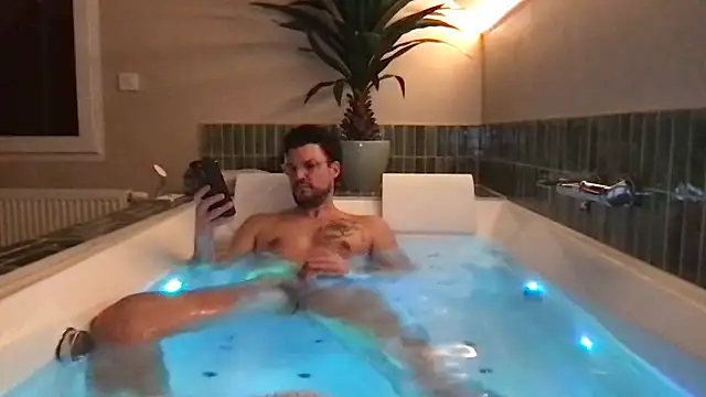 YoloNude online show from 19, 4, 2026