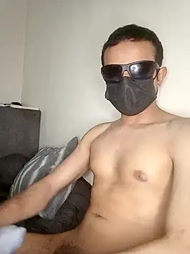 Snapshot of LuisLatinboyy chatting on 5, 4, 2026 LuisLatinboyy online show from 5, 4, 2026