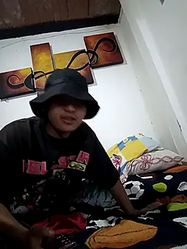 NaughtySync luminair online show from 18, 4, 2026