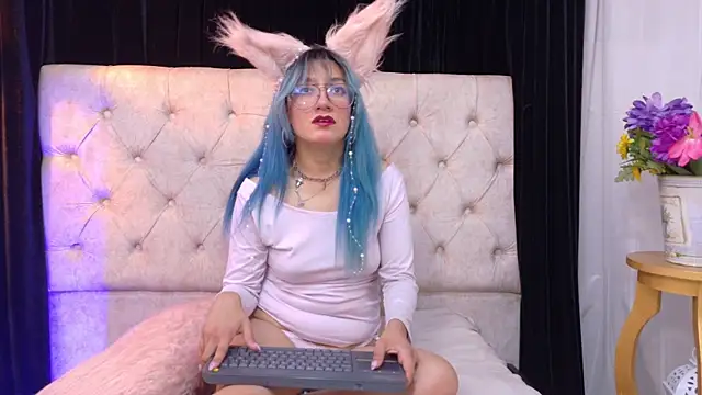 Zafiro Kitsune online show from 3, 6, 2026