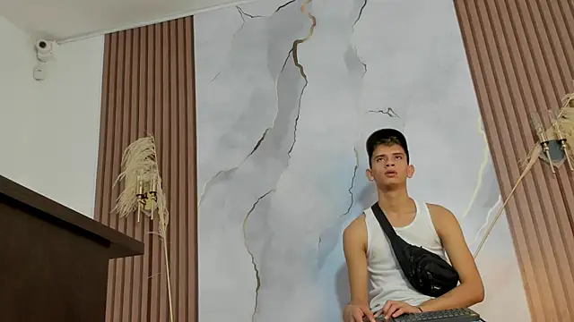 Ethanhot os online show from 13, 4, 2026