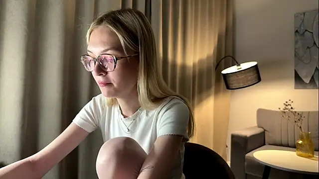 EvelineMolima online show from 8, 4, 2026