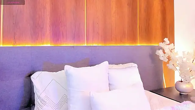  Megan Angel  online show from 15, 4, 2026