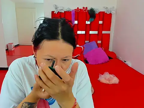 scarlett red 1 online show from 3, 6, 2026
