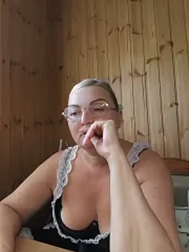 White-Chocolatte online show from 18, 6, 2026