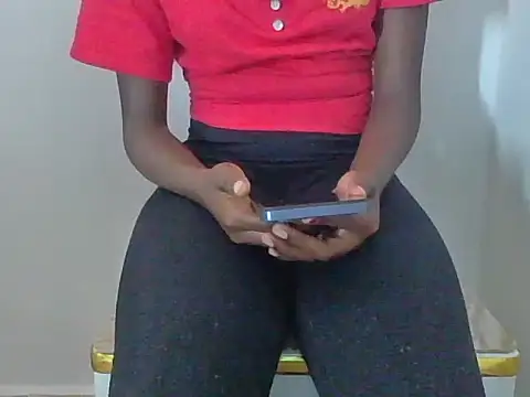 Snapshot of Momoe02 chatting on 12, 4, 2026 Momoe02 online show from 12, 4, 2026