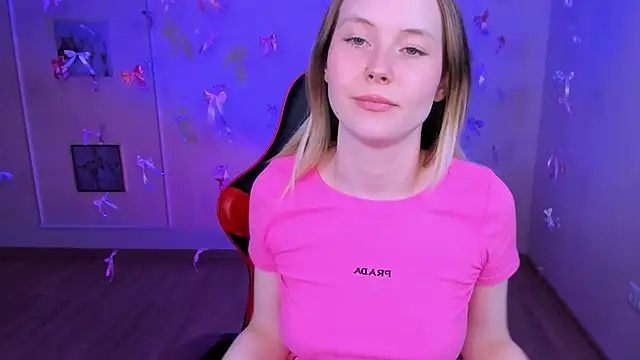 Snapshot of yourella chatting on 7, 4, 2026 yourella online show from 7, 4, 2026