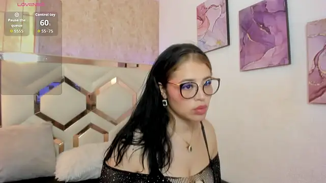 Snapshot of Lips_Hotz chatting on 14, 4, 2026 Lips Hotz online show from 14, 4, 2026