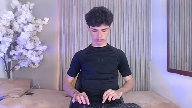 Snapshot of Logan_Steel chatting on 15, 4, 2026 Logan Steel online show from 15, 4, 2026