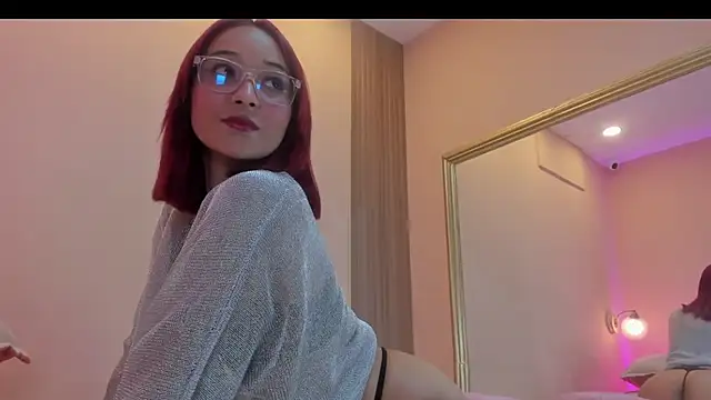 Snapshot of MiaFoxxx5 chatting on 11, 4, 2026 MiaFoxxx5 online show from 11, 4, 2026