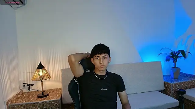 Snapshot of Valentino_Rey chatting on 10, 4, 2026 Valentino Rey online show from 10, 4, 2026