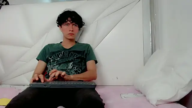 Snapshot of Shirowitheb chatting on 9, 4, 2026 Shirowitheb online show from 9, 4, 2026