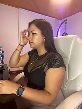 MIA ROSSEEE online show from 20, 4, 2026