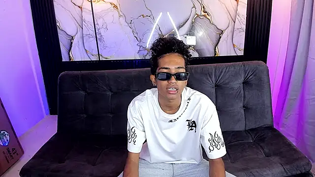 Snapshot of triiangel_latinboy chatting on 11, 6, 2026 triiangel latinboy online show from 11, 6, 2026