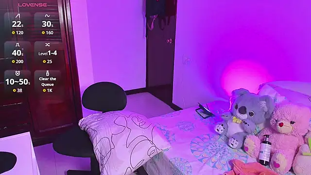 Snapshot of liiliie_petite chatting on 20, 7, 2026 liiliie petite online show from 20, 7, 2026