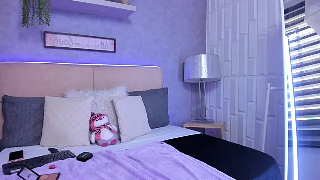 RoxaneBrown online show from 17, 7, 2026