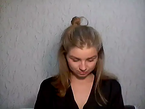 ElizaCrowe online show from 16, 4, 2026