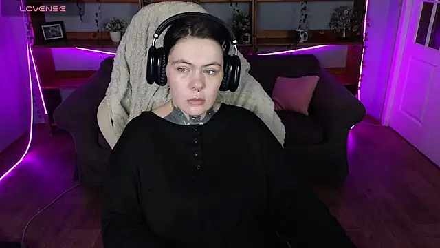 QwertyAnnie Lbo online show from 12, 4, 2026
