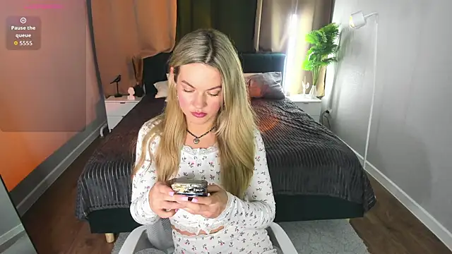 Jennifer Perezz online show from 10, 6, 2026