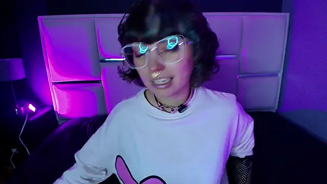 BadEmyXO online show from 22, 7, 2026