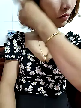 Snapshot of 2_banana chatting on 8, 5, 2026 2 banana online show from 8, 5, 2026
