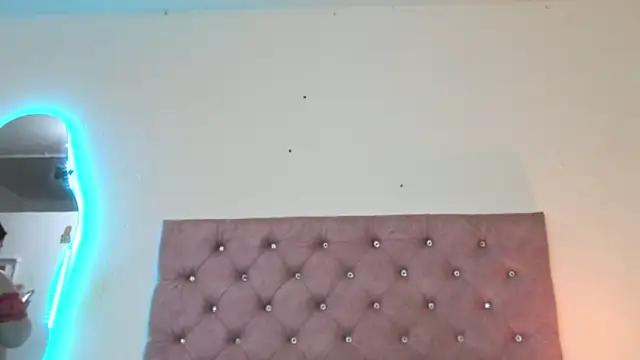 Snapshot of laurenlaine chatting on 17, 6, 2026 laurenlaine online show from 17, 6, 2026